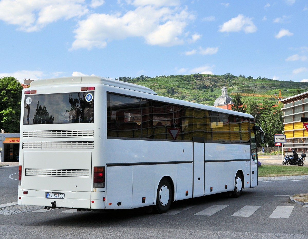 VAN HOOL ACRON aus den NL im Juli 201 in Krems gesehen.