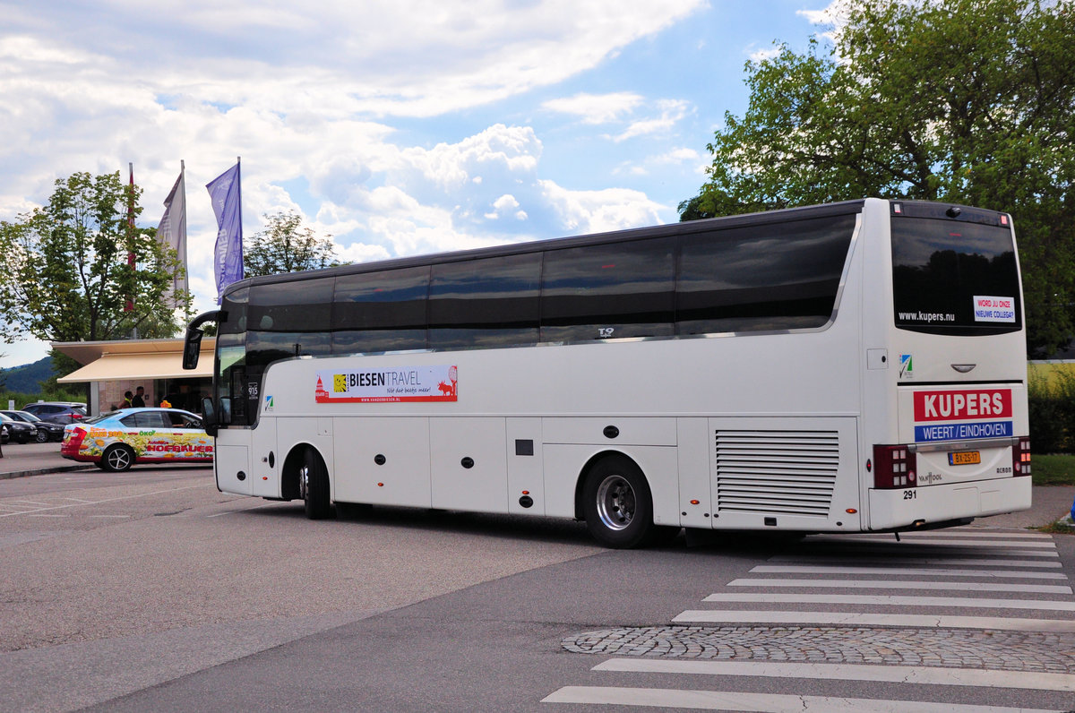 Van Hool T915 Acron von K�pers.nl in Krems gesehen.