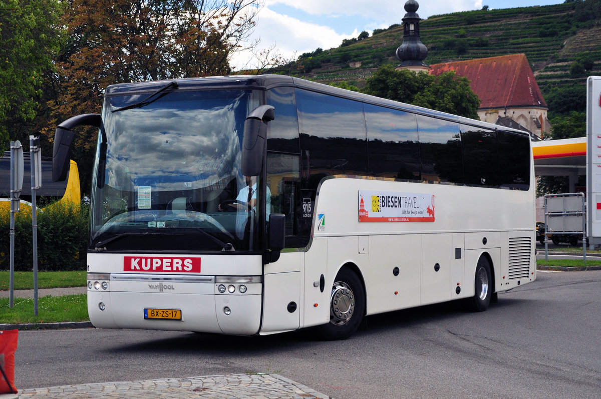 Van Hool T915 Acron von K�pers.nl in Krems gesehen.