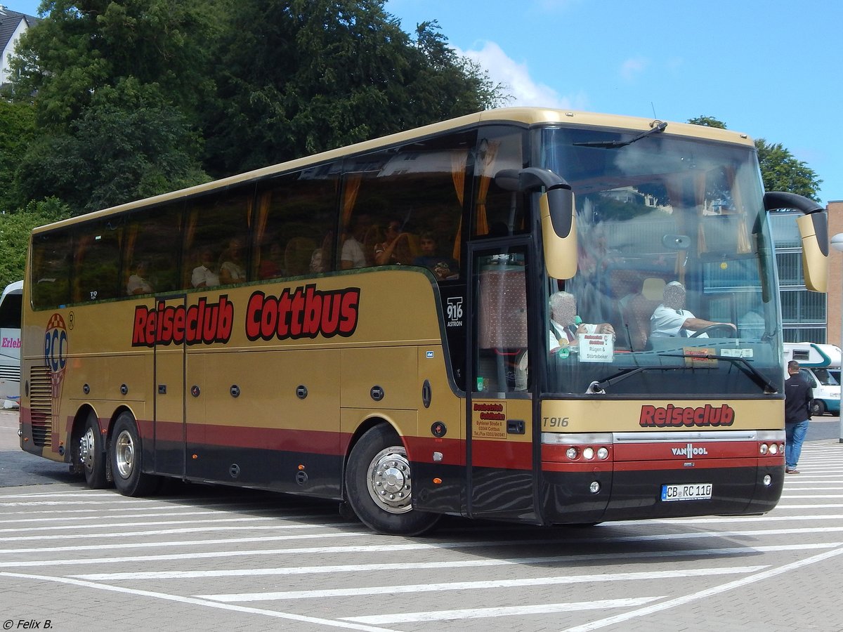 Van Hool T916 vom Reiseclub Cottbus aus Deutschland im Stadthafen Sassnitz. 