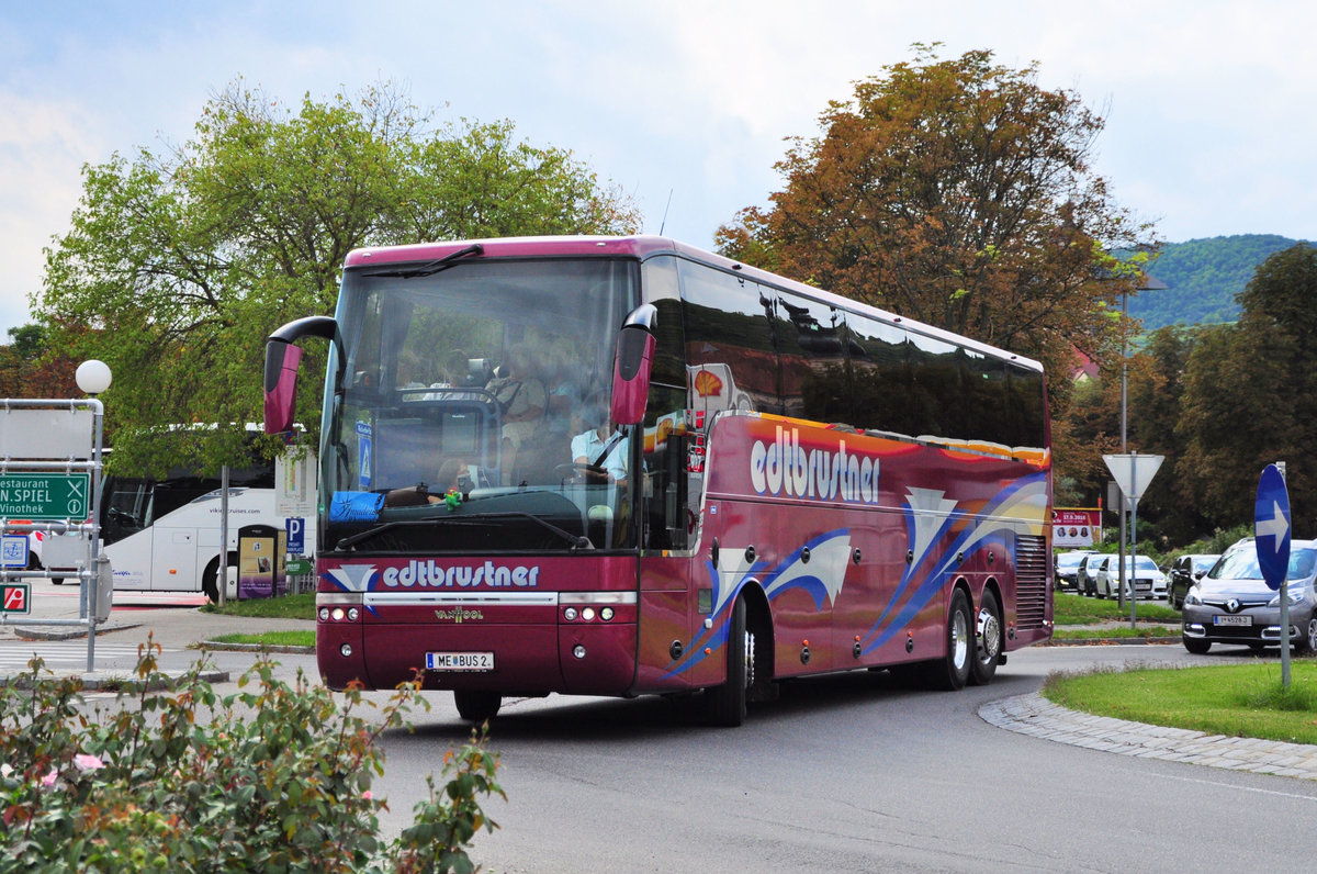 Van Hool T917 Astron von Edtbrustner Reisen aus Nieder�sterreich in Krems unterwegs.
