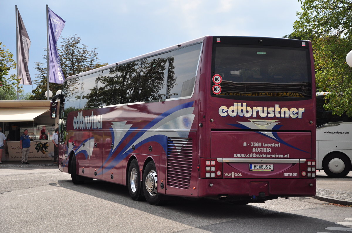 Van Hool T917 Astron von Edtbrustner Reisen aus Nieder�sterreich in Krems unterwegs.