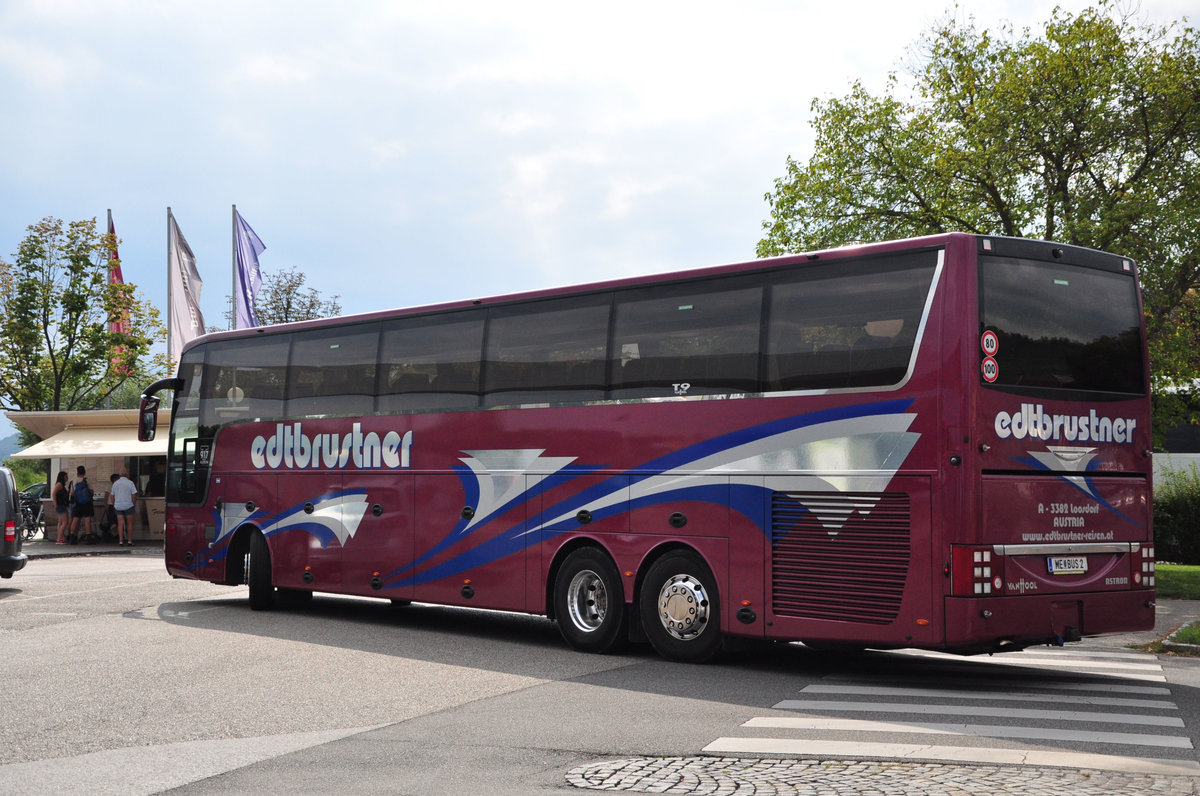 Van Hool T917 Astron von Edtbrustner Reisen aus Nieder�sterreich in Krems unterwegs.