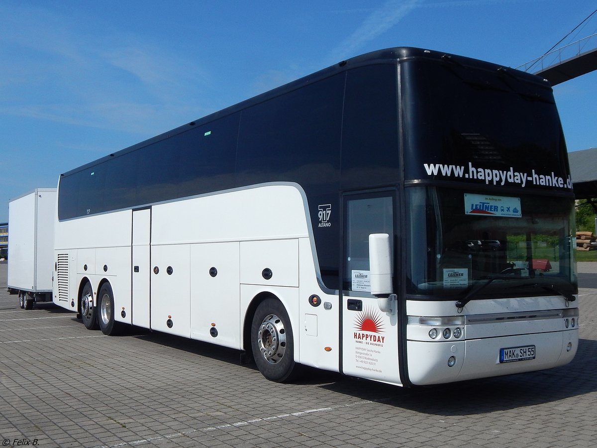 Van Hool T917 von Happyday Hanke aus Deutschland mit Radanhänger im Stadthafen Sassnitz.