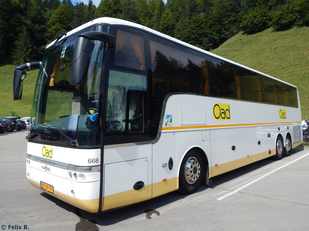 Van Hool T917 von Oad aus den Niederlanden bei der Breitach Klamm.