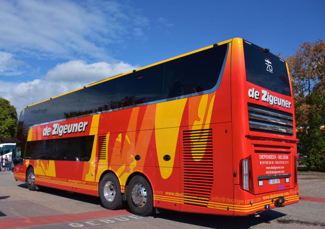 Van Hool TX Astromega von De Zigeuner Reisen aus Belgien 2017 in Krems.