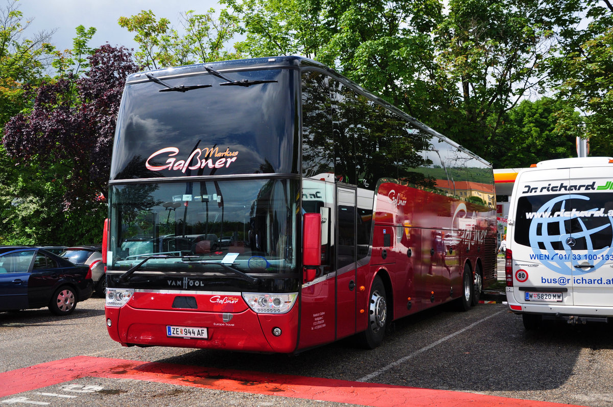Van Hool TX20 Altano von Ga�ner Reisen/Reiseb�ro aus �sterreich in Krems gesehen.
