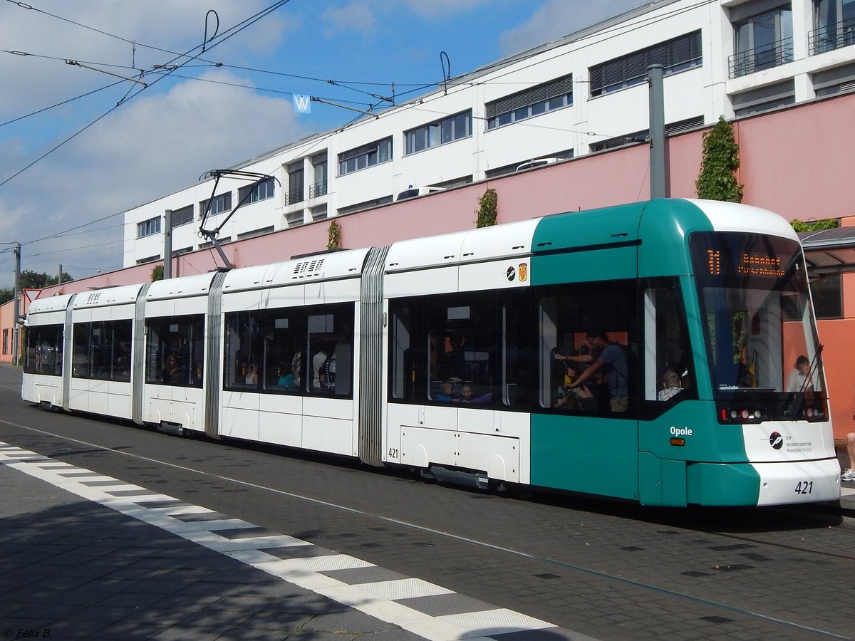 Variobahn Nr. 421 der ViP in Potsdam.