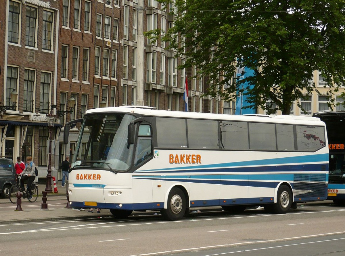 VDL BOVA Reisebus Baujahr 2009 der Firma Bakker. Prins Hendrikkade, Amsterdam, Niederlande 18-06-2014.

VDL BOVA reisbus bouwjaar 2009 van de firma Bakker. Prins Hendrikkade, Amsterdam 18-06-2014.