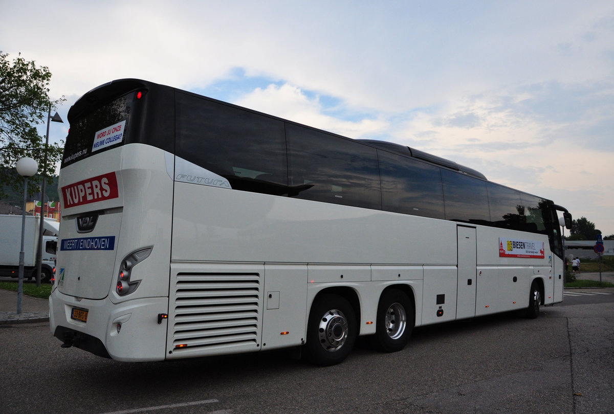 VDL Futura von Kupers Reisen.nl in Krems gesehen.