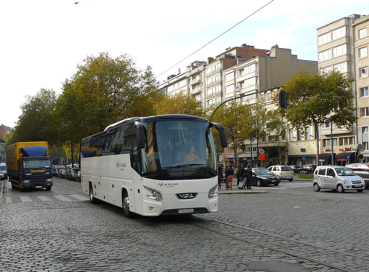 VDL Reisebus der Firma De Polder autocars. Frankrijklei, Antwerpen, Belgien 31-10-2014.

VDL reisbus van de firma De Polder autocars. Frankrijklei Antwerpen, Belgi 31-10-2014.