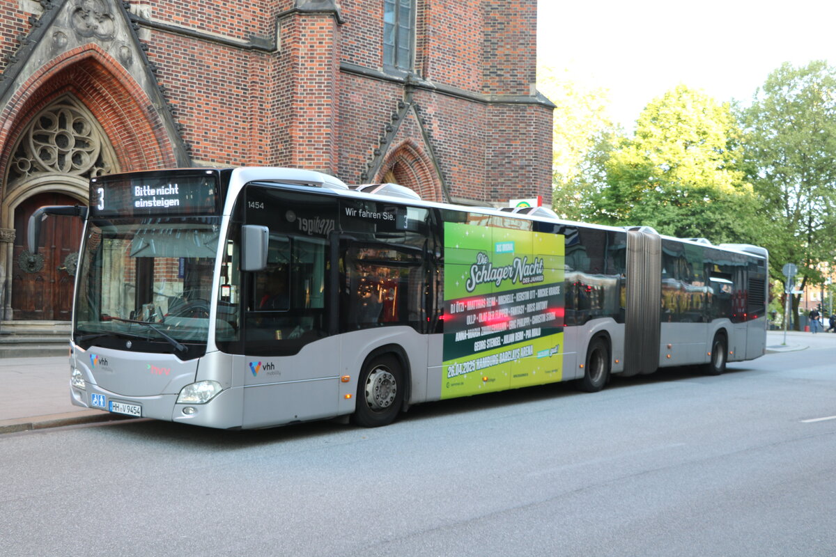 VHH Hamburg - Nr. 1454/HH-V 9454 - Mercedes am 9. Mai 2025 in Hamburg (Aufnahme: Martin Beyer)