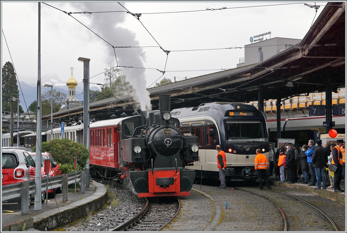 Viel Dampf in Vevey für den Riviera Belle Epoque Zug nach Chamby und - was ich zur Zeit der Aufnahme nicht wusste - einen weiteren Extrazug der B-C nach Chaulin für eine Gruppe. Die G 2x 2/2 105 und und ein CEV MVR ABeh 2/6 stehen in Vevey.

27. September 2020