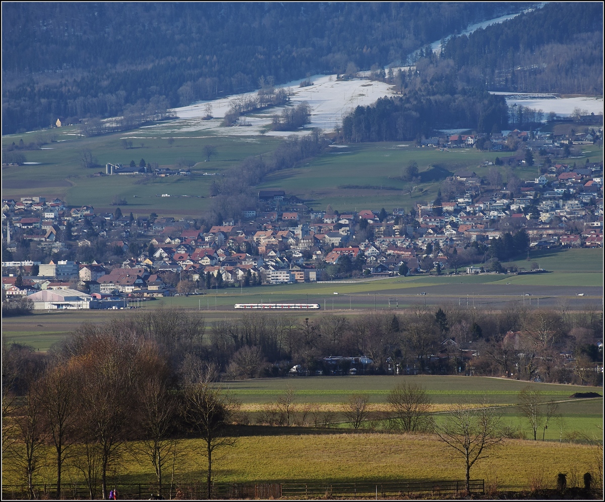 Viel Landschaft, wenig Zug am Jura.

Ein Flirt auf der Jurasüdfusslinie zwischen Bettlach und Selzach. Januar 2022. 