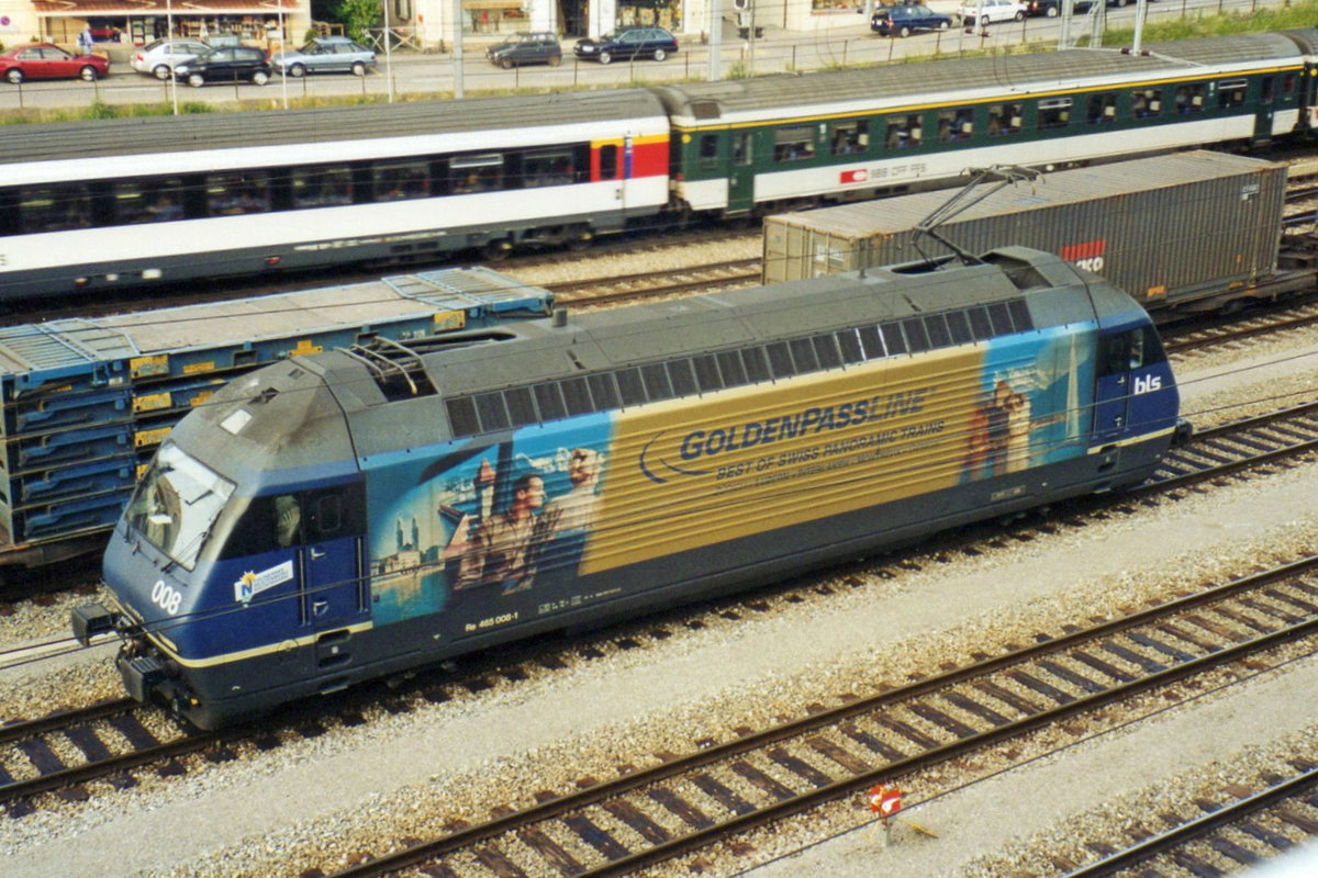 Vogelblick auf 465 008 in Spiez am 25 Mai 2004.