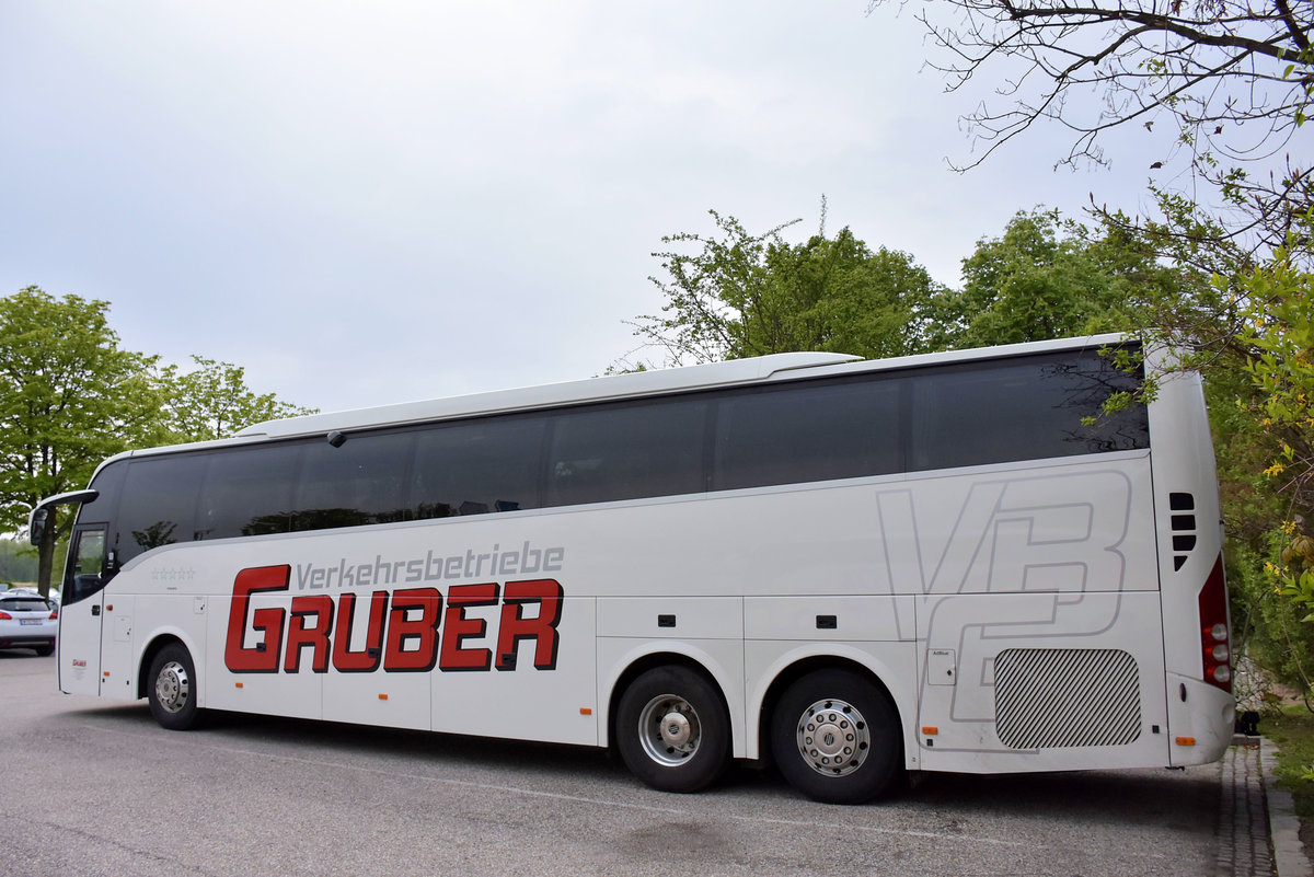 Volo 9900 vom Verkehrsbetrieb GRUBER aus �sterreich in Krems.