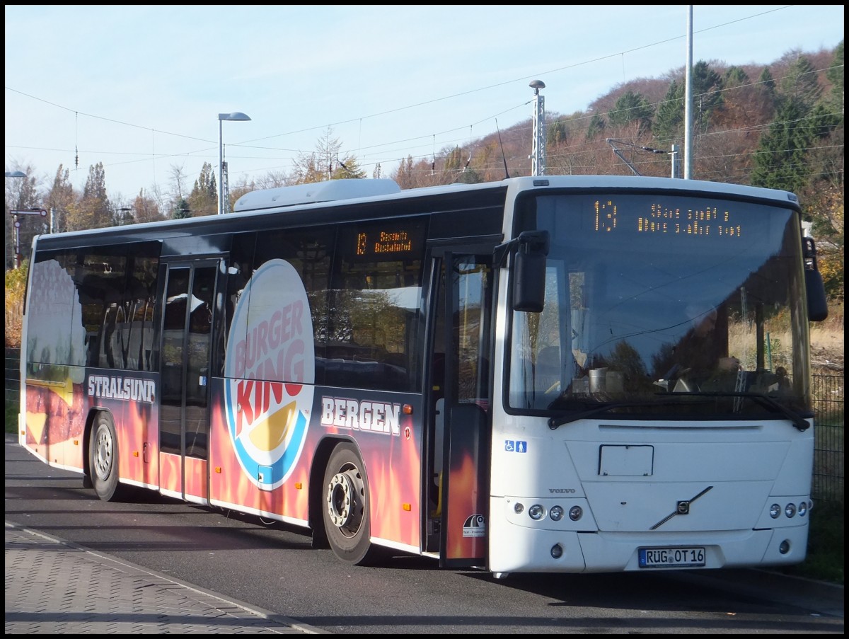 Volvo 8700 der Oppermann Transporte aus Deutschland in Sassnitz.