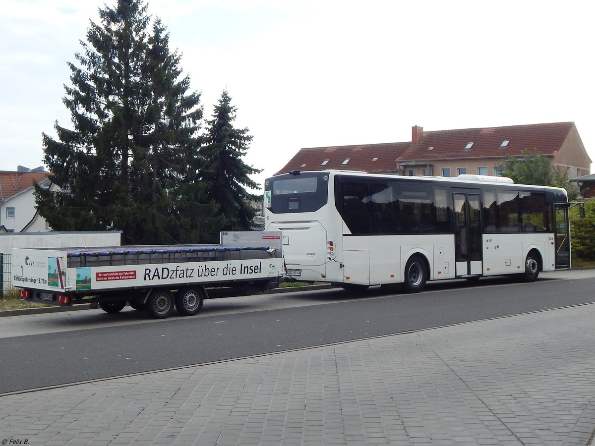 Volvo 8900 mit Fahrradanhänger der VVR in Sassnitz.