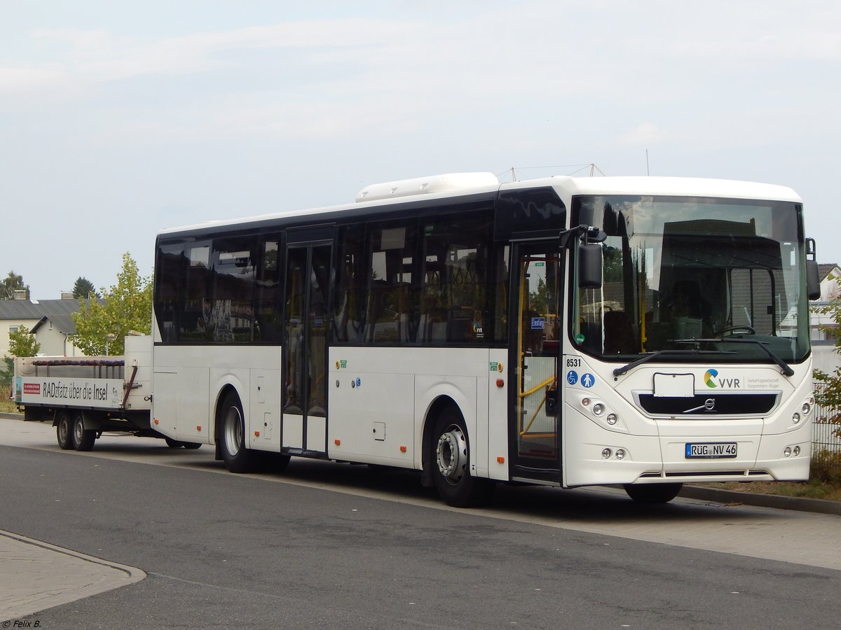 Volvo 8900 mit Fahrradanhänger der VVR in Sassnitz.