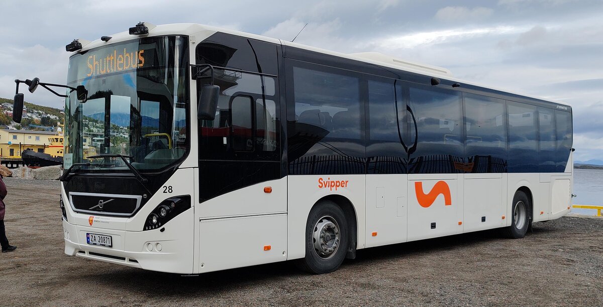 Volvo 8900 von SVIPPER-Bus aus Troms steht im September 2024 in Hammerfest
