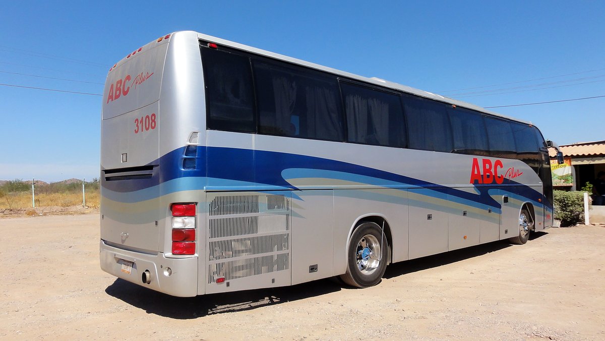 Volvo 9700 auf der Route Nr.1 in der Baja California Sur/Mexico gesehen.Wer weiß für welchen Zweck die  Dinger  an den Rädern dienen?