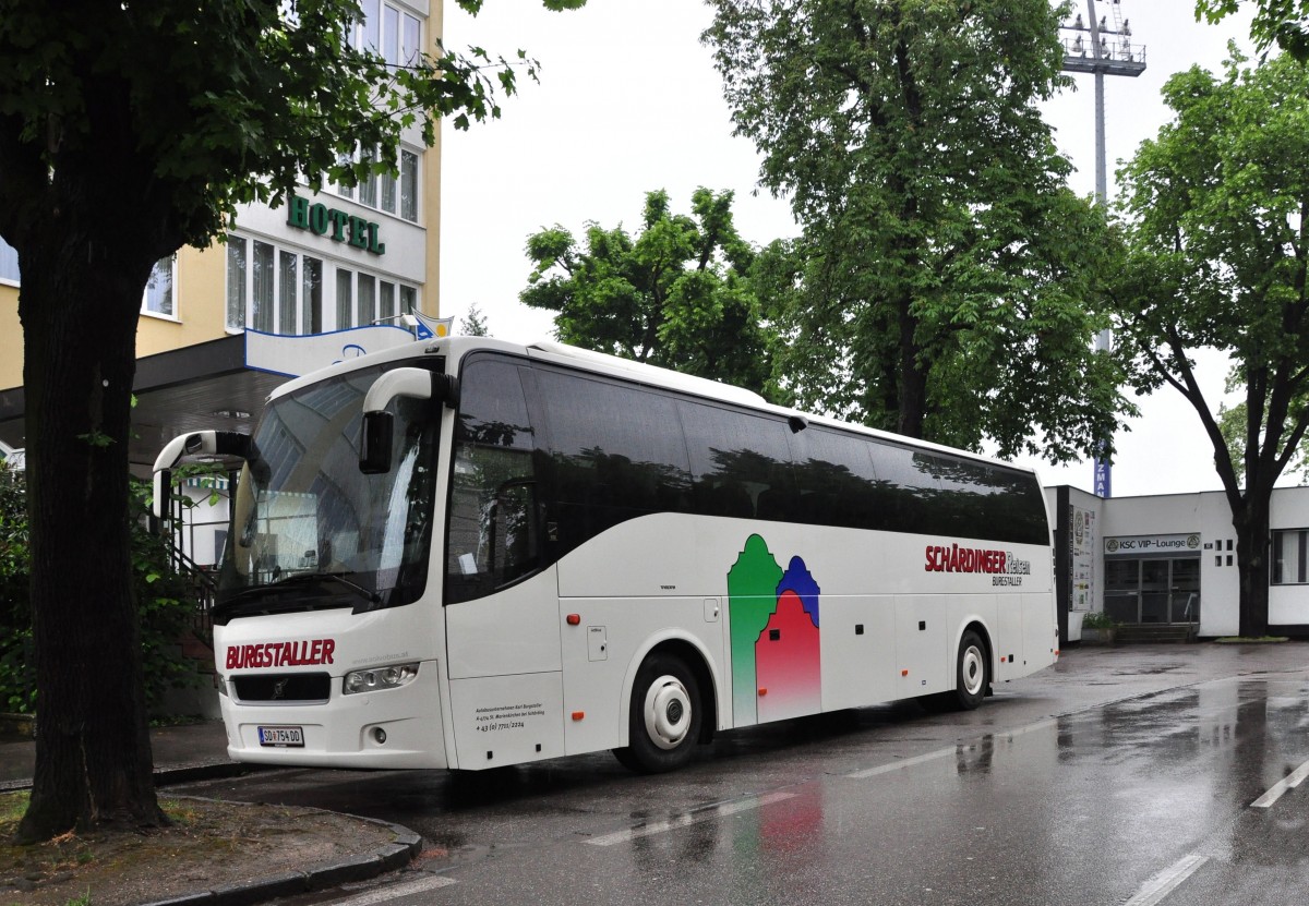 Volvo 9700 vom Autobusunternehmen Karl Burgstaller aus �sterreich im Mai 2015 in Krems gesehen.