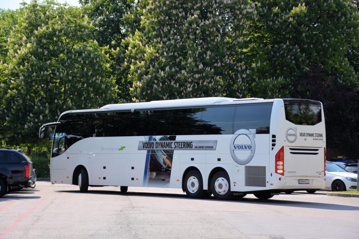 Volvo 9700 von Dr. Richard Reisen aus Wien in Krems.