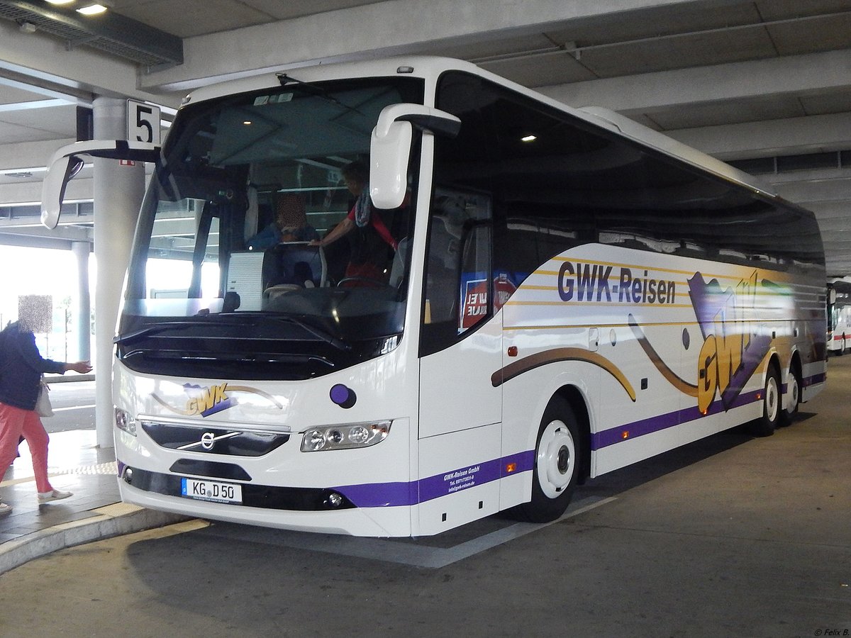 Volvo 9700 von GWK-Reisen aus Deutschland in Stuttgart.