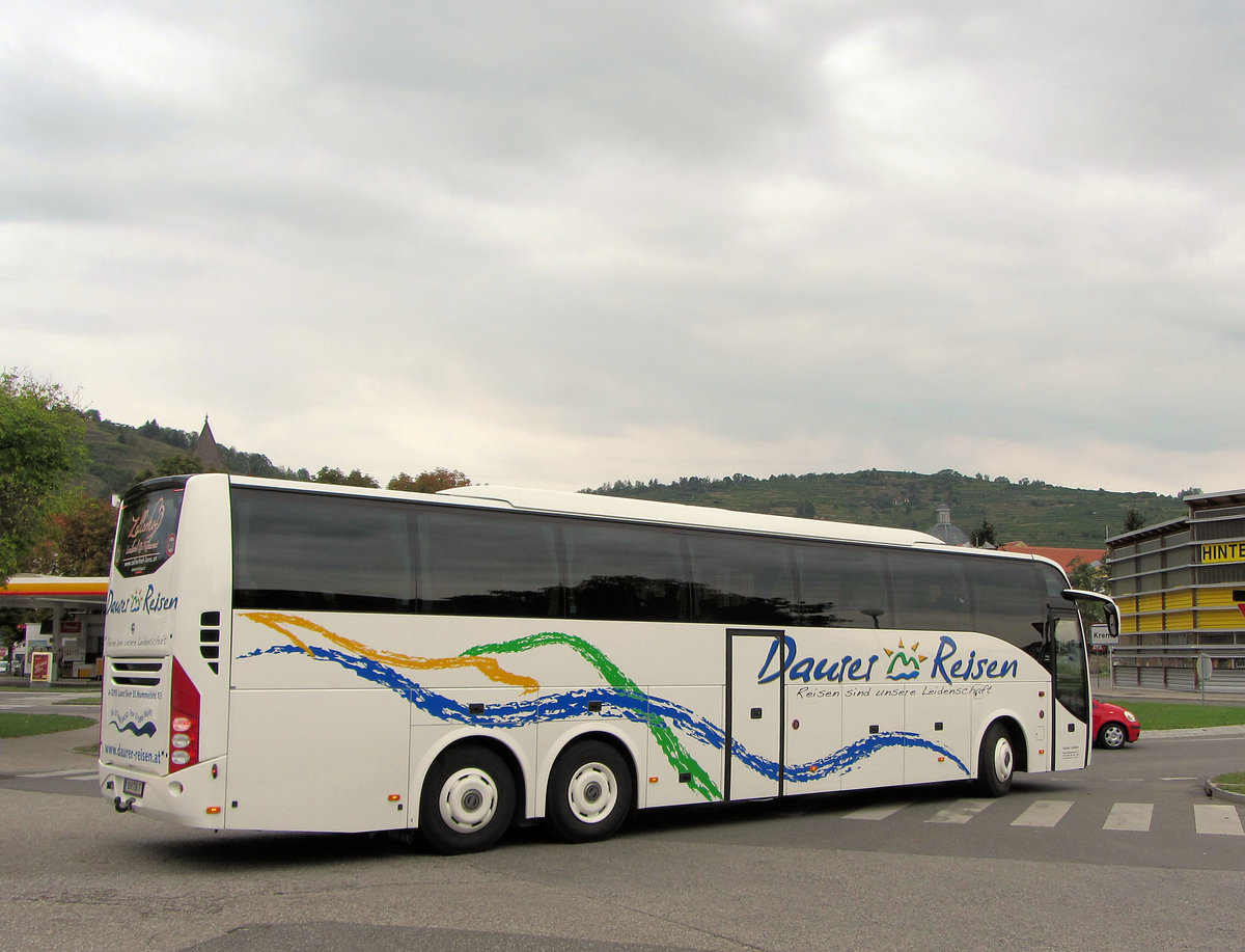 Volvo 9700 von Helmut Daurer Reisen aus Nieder�sterreich in Krems gesehen.