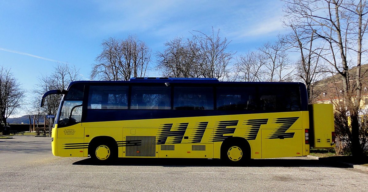 Volvo 9700 von Hietz Reisen aus �sterreich in Krems gesehen.