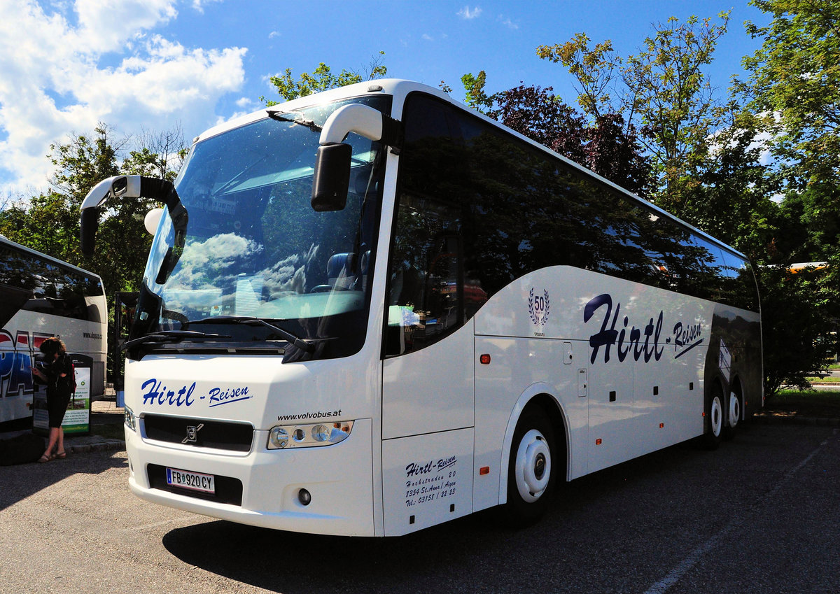 Volvo 9700 von Hirtl Reisen aus sterreich in Krems gesehen.