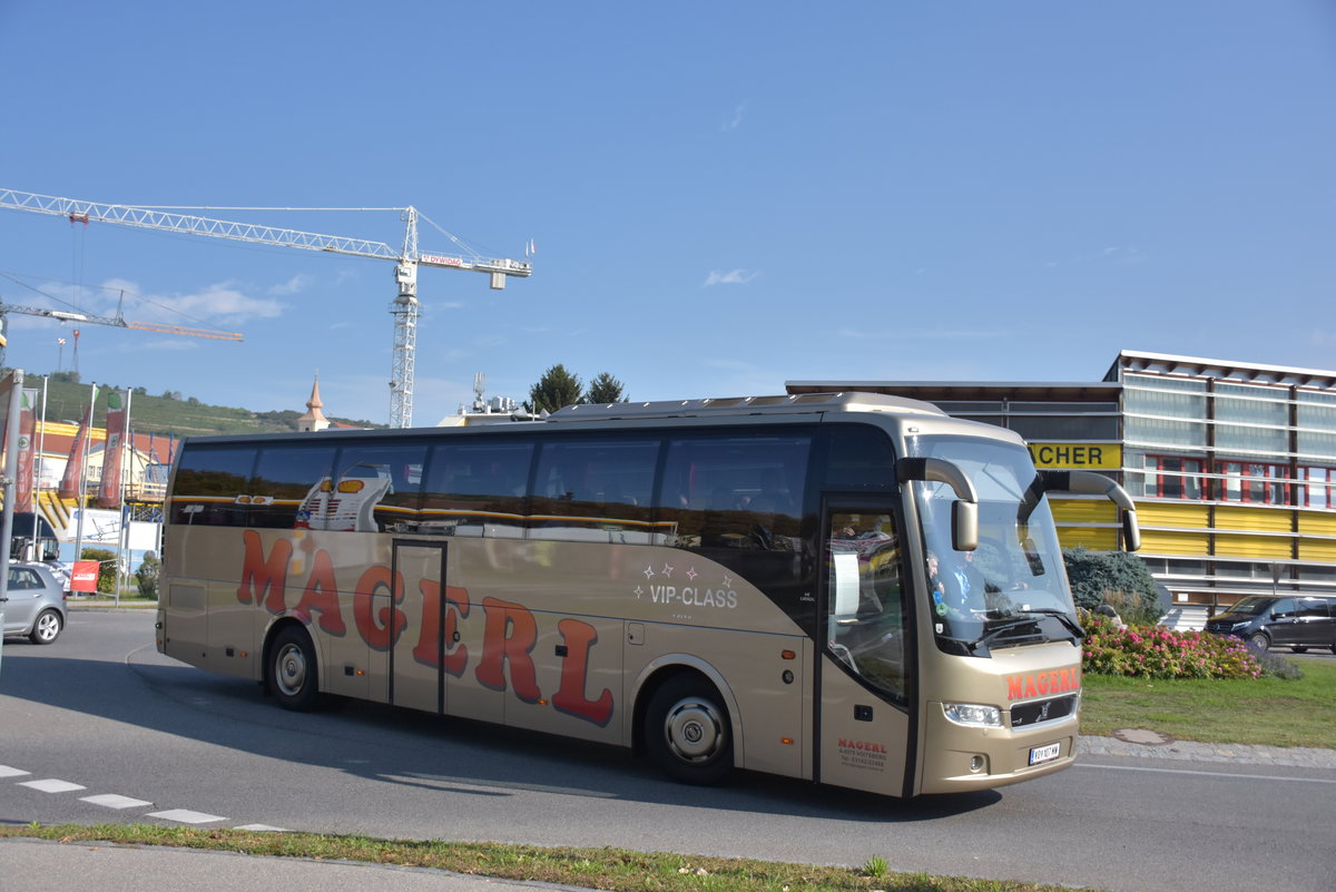 Volvo 9700 von Magerl Reisen aus �sterreich 09/2017 in Krems.