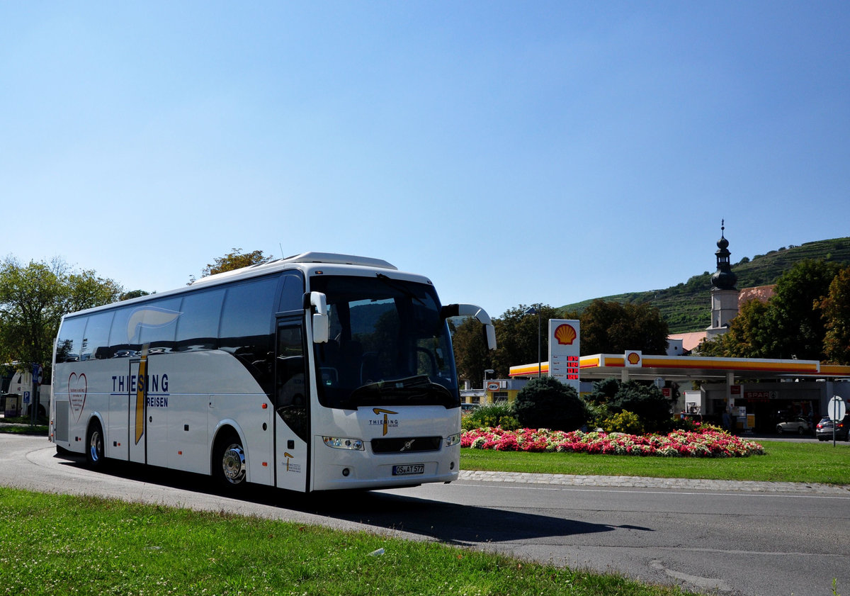 Volvo 9700 mit Radanh�nger von Thiesing Reisen aus der BRD in Krems gesehen.