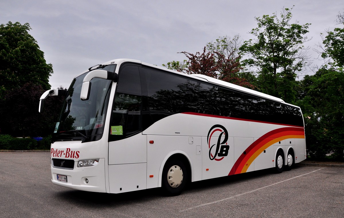 VOLVO 9700 von Peter Bus-Reisen aus �sterreich am 19.5.2015 in Krems.
