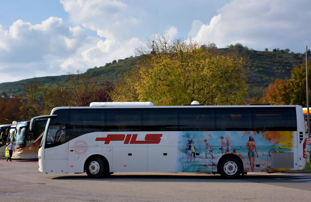Volvo 9700 von PILS Reisen aus �sterreich 09/2017 in Krems.