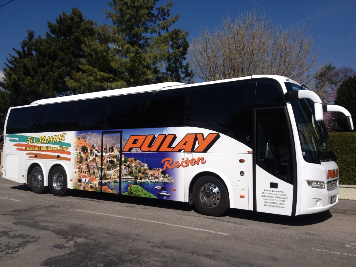 VOLVO 9700 von PULAY aus �sterreich am 1.4.2014 in Krems gesehen.