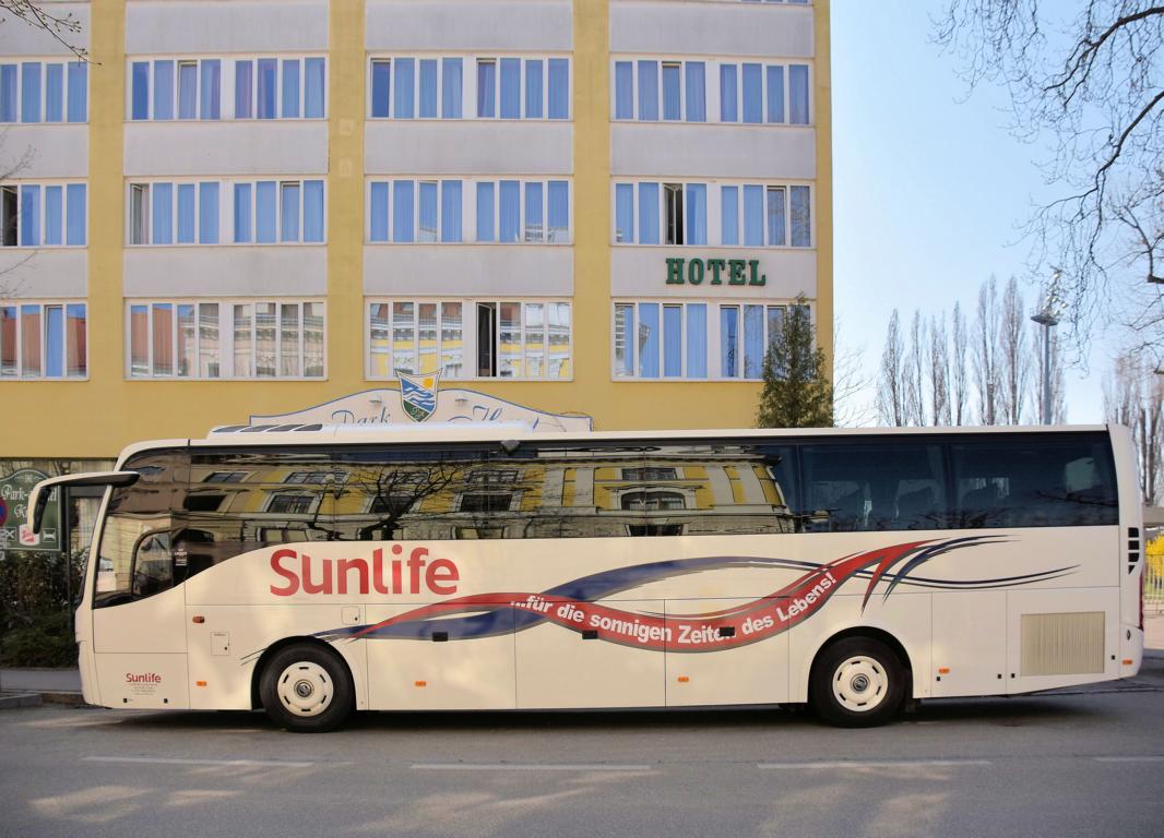 VOLVO 9700 von Sunlife Reisen aus �sterreich 04/2018 in Krems.