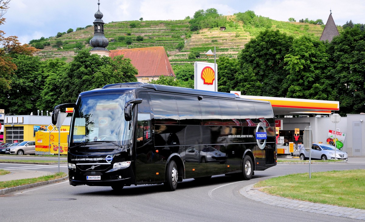 Volvo 9700 von Volvo �sterreich im Juni 2015 in Krems gesehen.