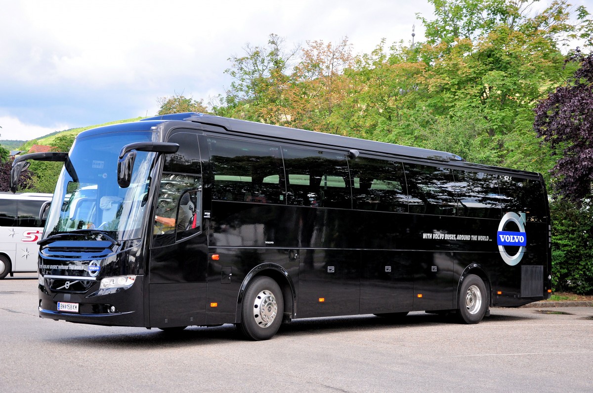 Volvo 9700 von Volvo �sterreich im Juni 2015 in Krems gesehen.