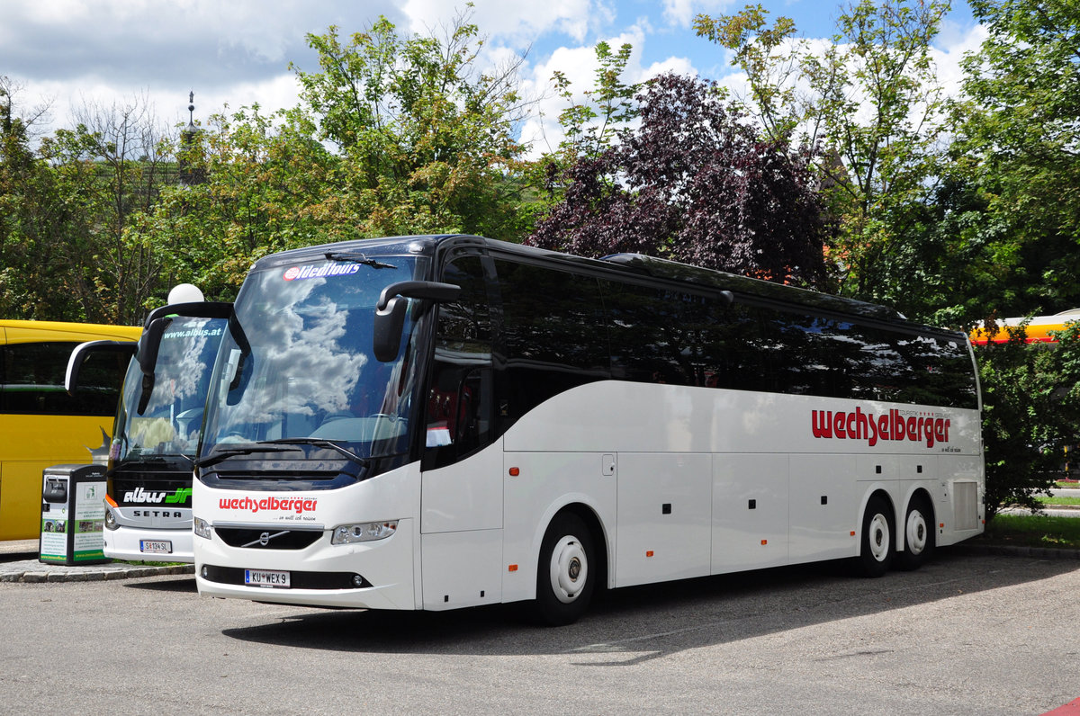 Volvo 9700 von Wechselberger Reisen aus �sterreich in Krems gesehen