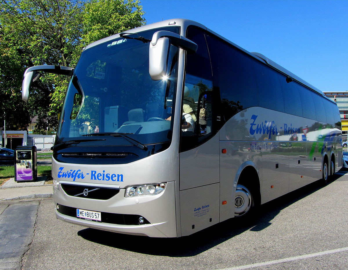 Volvo 9700 von Zw�lfer Reisen aus Melk/Wachau/Nieder�sterreich in Krems gesehen.