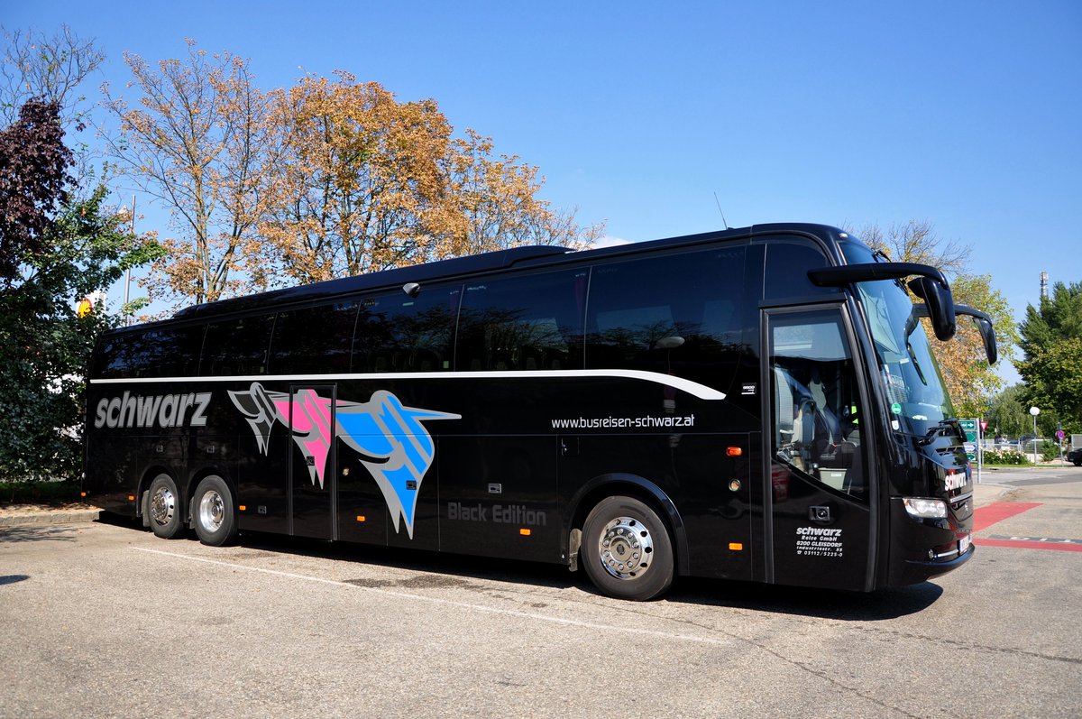 Volvo 9900 von Busreisen SCHWARZ aus �sterreich in Krems.