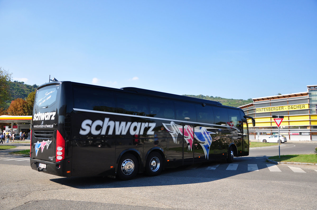 Volvo 9900 von Busreisen SCHWARZ aus �sterreich in Krems.
