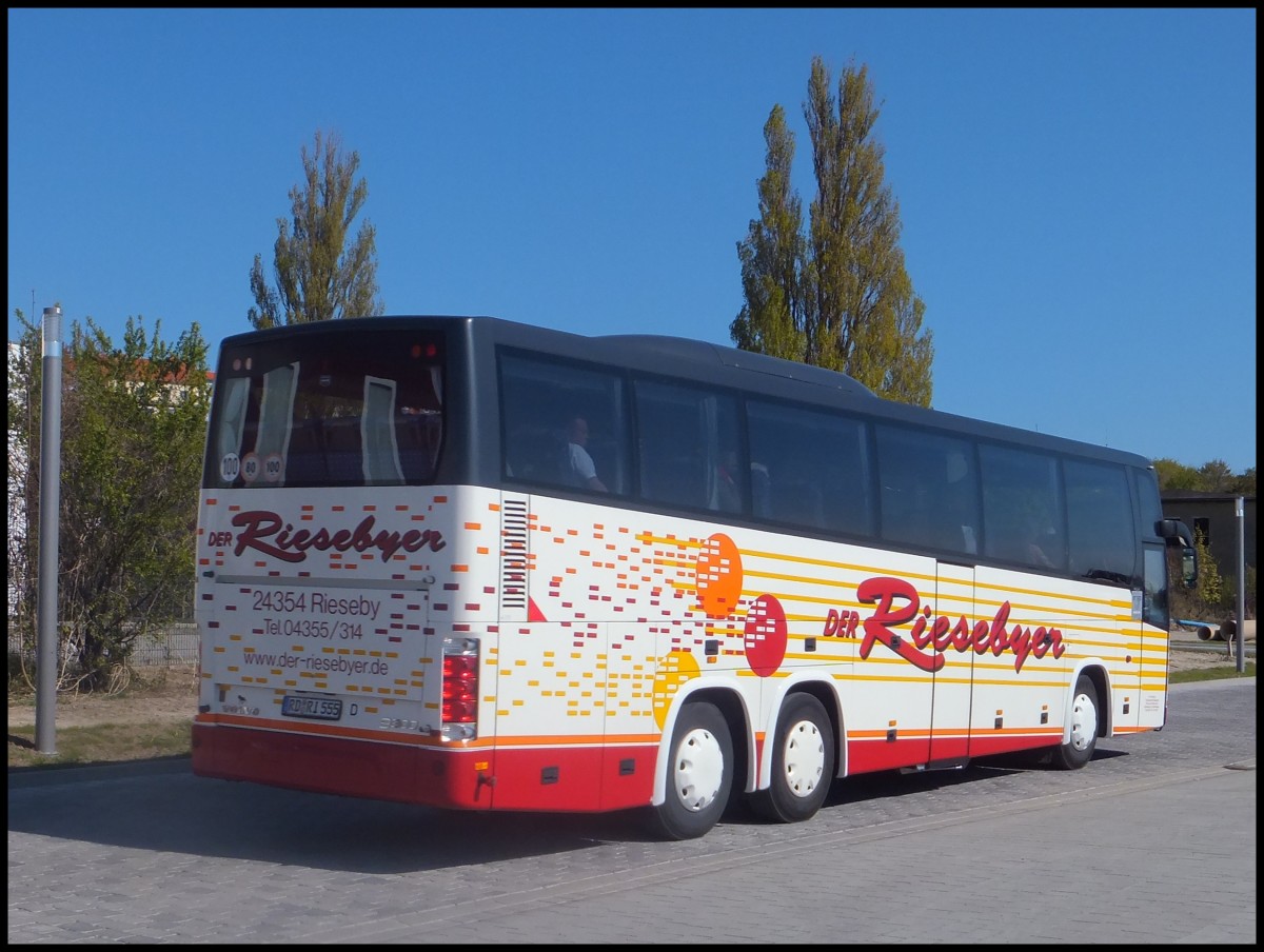 Volvo 9900 von Der Riesebyer aus Deutschland im Stadthafen Sassnitz.