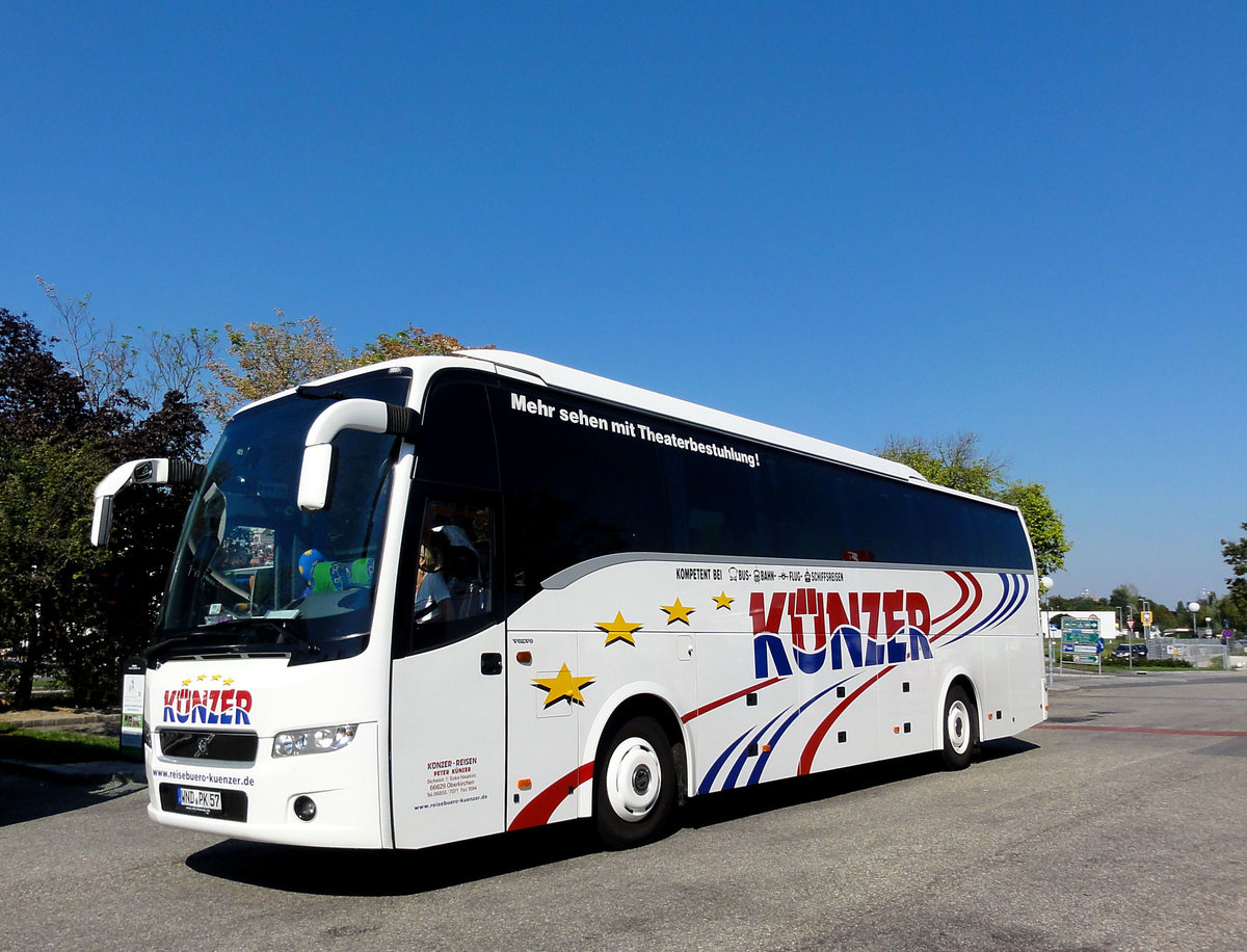 Volvo 9900 von K�nzer Reisen aus der BRD in Krems gesehen.