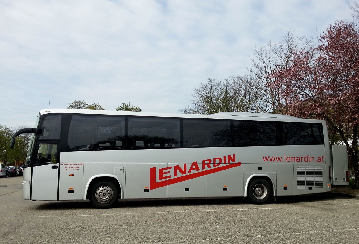Volvo 9900 von Lenardin aus �sterreich am 14.4.2015 in Krems.