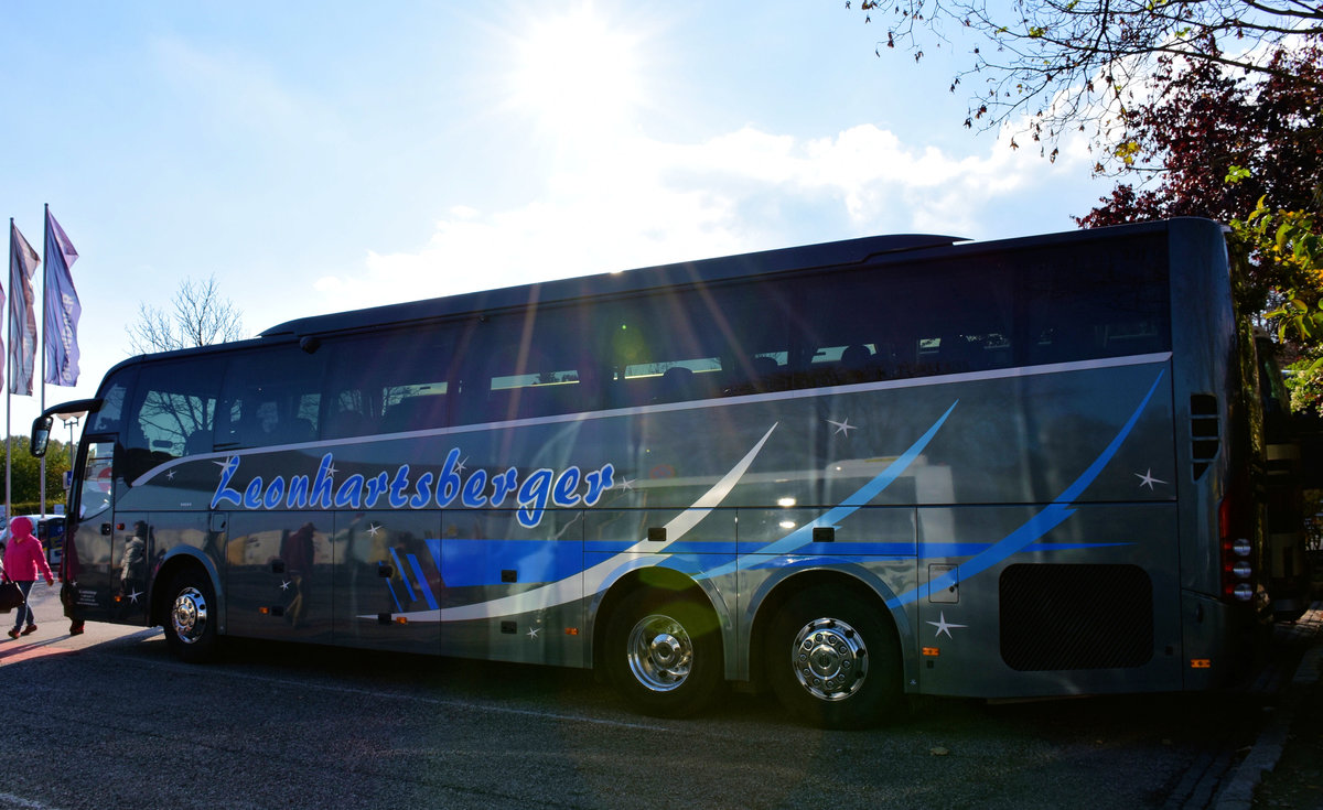 Volvo 9900 von Leonhartsberger Reisen aus �sterreich in Krems.