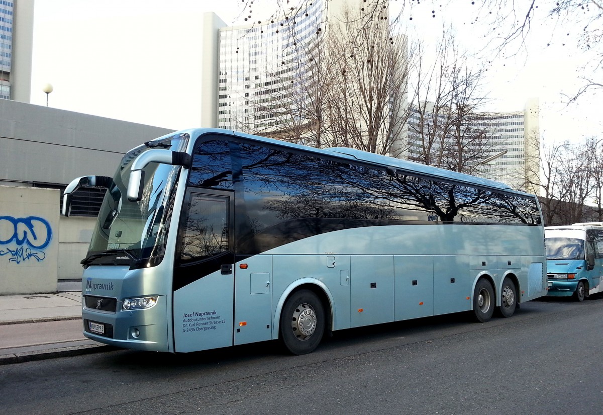 VOLVO 9900 von Napravnik Reisen aus �sterreich am 31.1.2014 in Wien,Wagramerstr. gesehen.