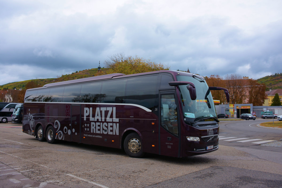 Volvo 9900 von Platzl Reisen aus �sterreich in Krems.