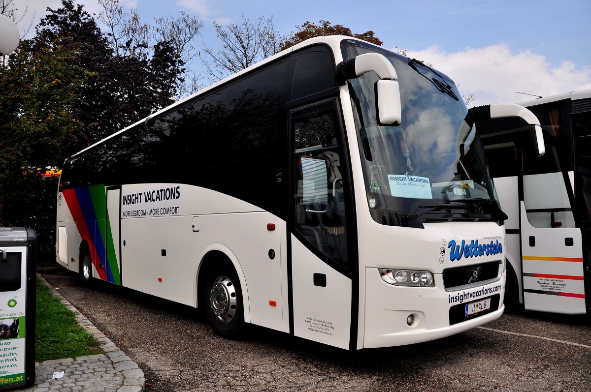 VOLVO 9900 von Wetterstein Reisen aus Tirol/�sterreich am 9.9.2014 in Krems gesehen.